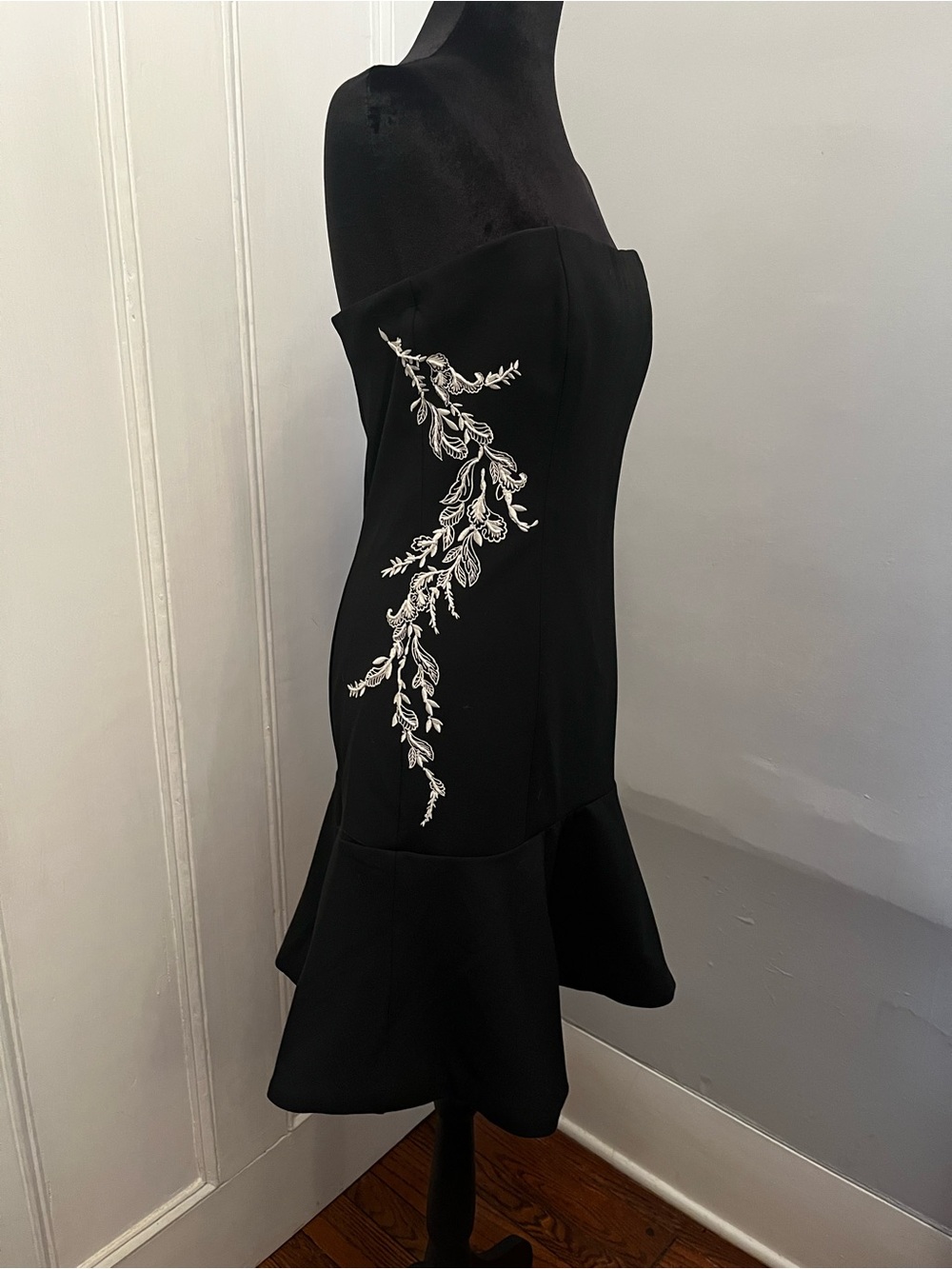 White House Black Market Embroidered Strapless Dress